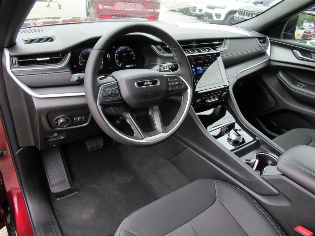 2025 Jeep Grand Cherokee Laredo X photo 13