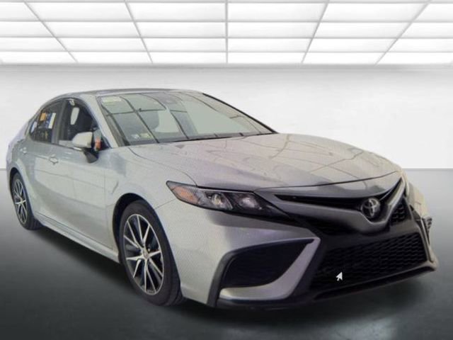 2024 Toyota Camry SE's photo