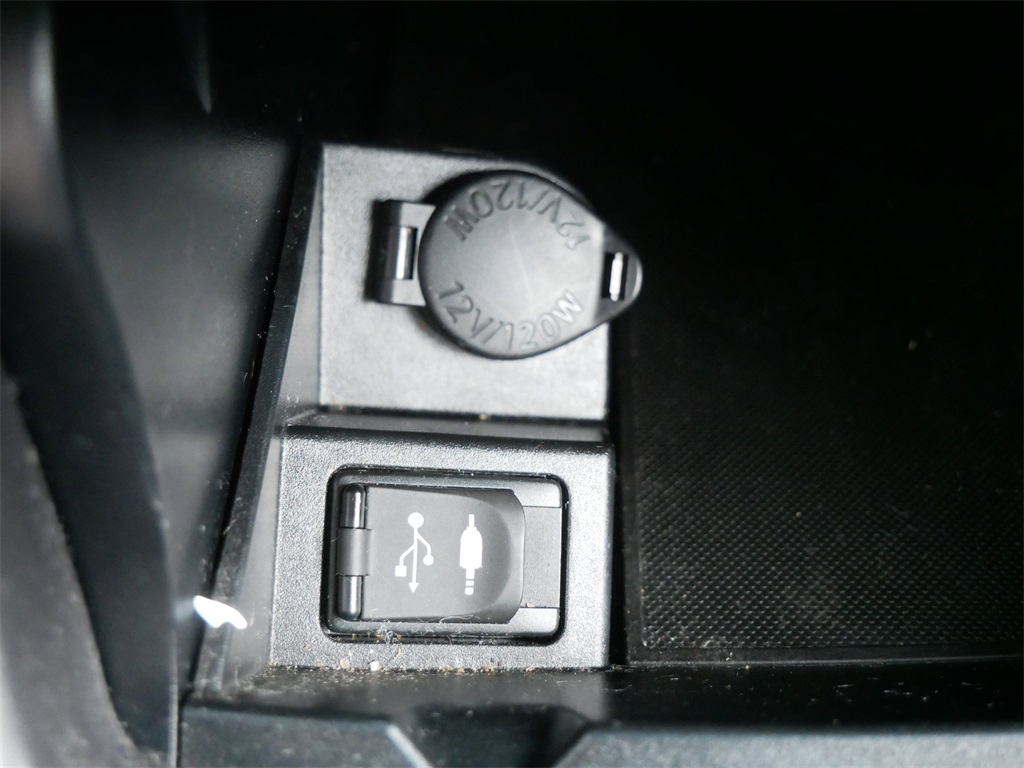 2016 Toyota Camry SE photo 27