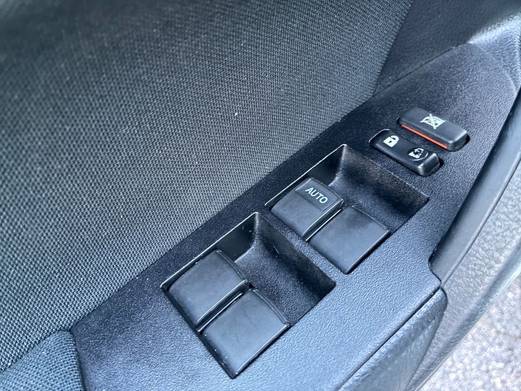 2014 Toyota Corolla LE Eco photo 11
