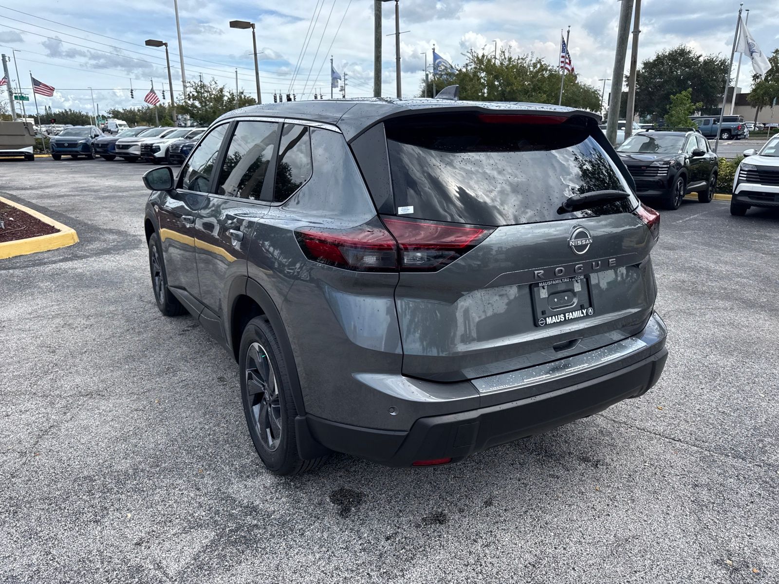 2026 Nissan Rogue SV photo 7