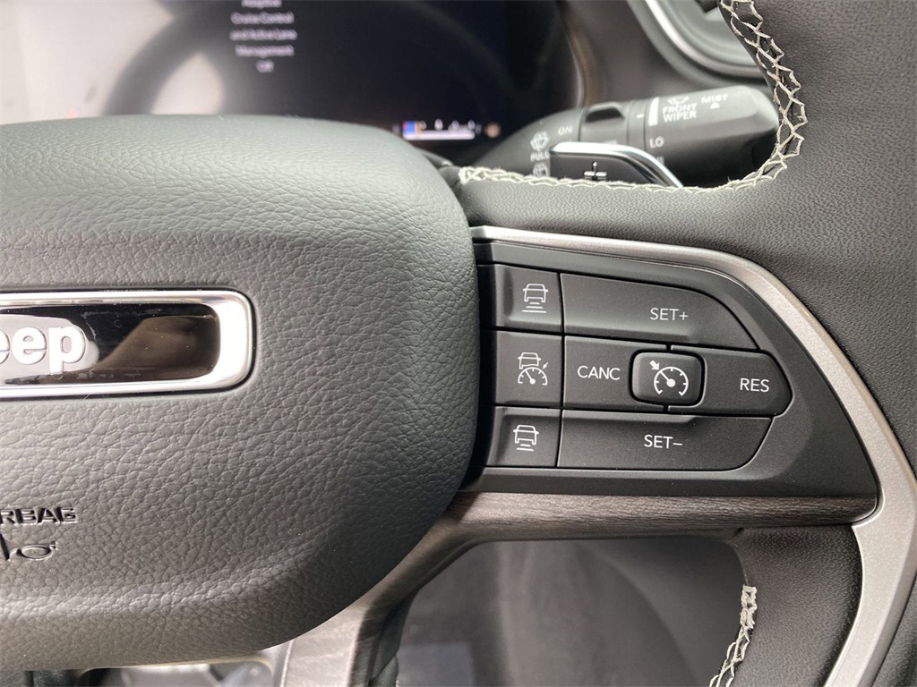 2025 Jeep Grand Cherokee Limited photo 23
