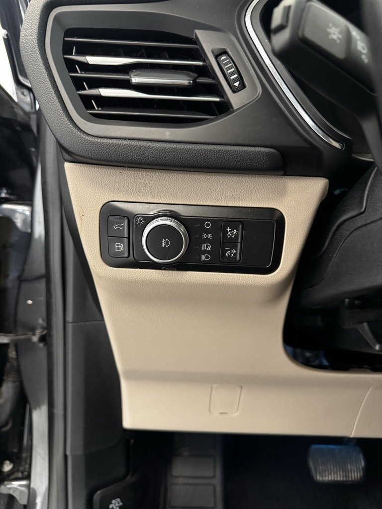2020 Ford Escape Titanium Hybrid photo 11