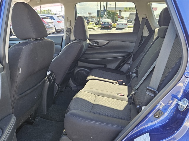 2019 Nissan Rogue SV photo 6