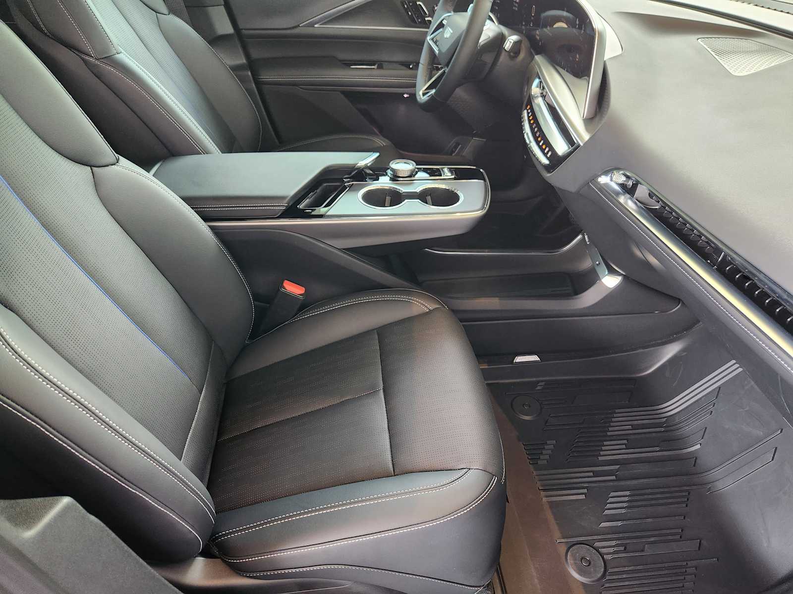 2025 Cadillac Lyriq Luxury photo 9