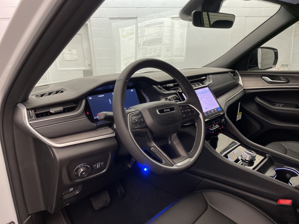 2025 Jeep Grand Cherokee Limited photo 11