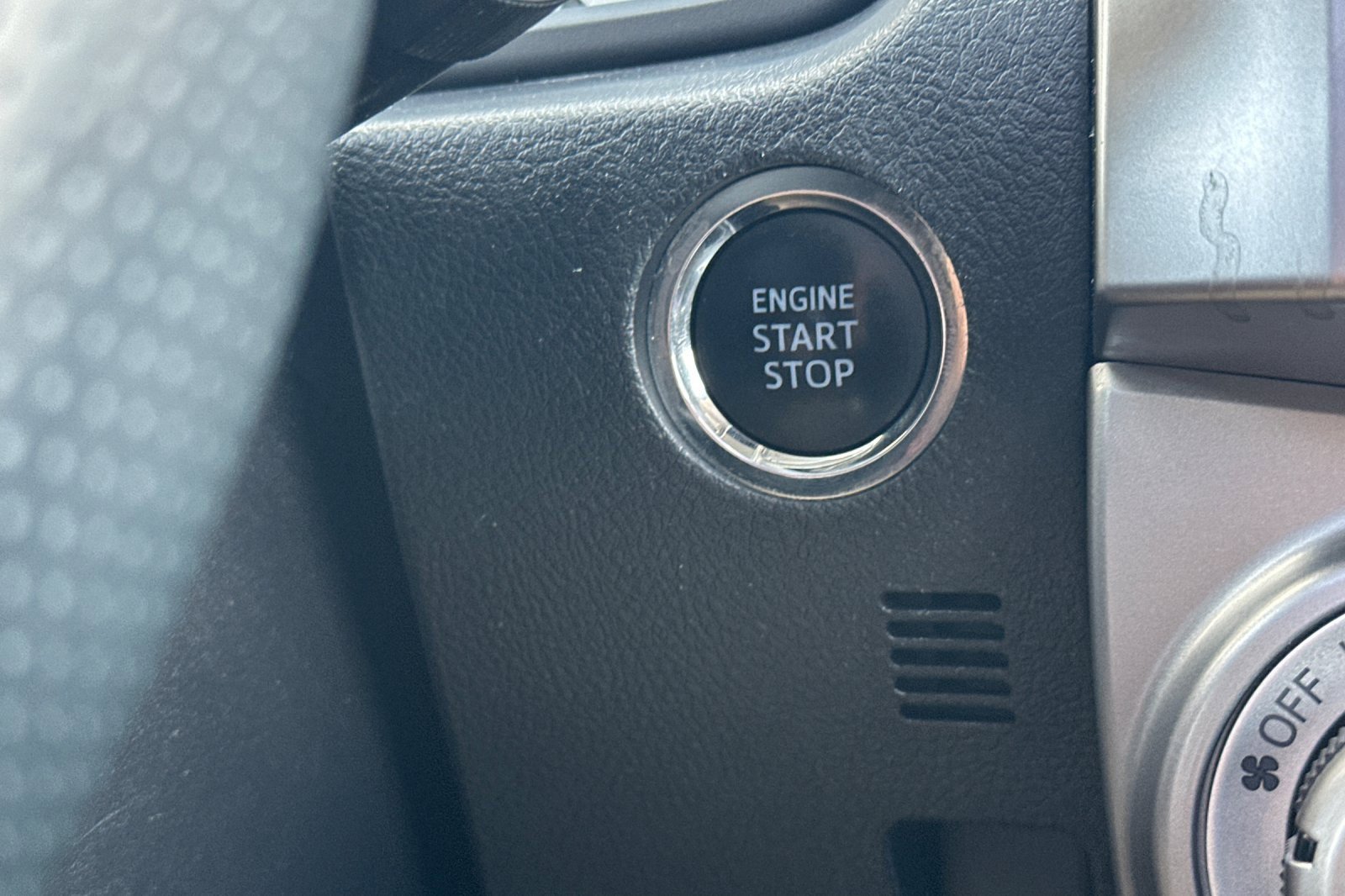2020 Toyota 4Runner SR5 Premium photo 30