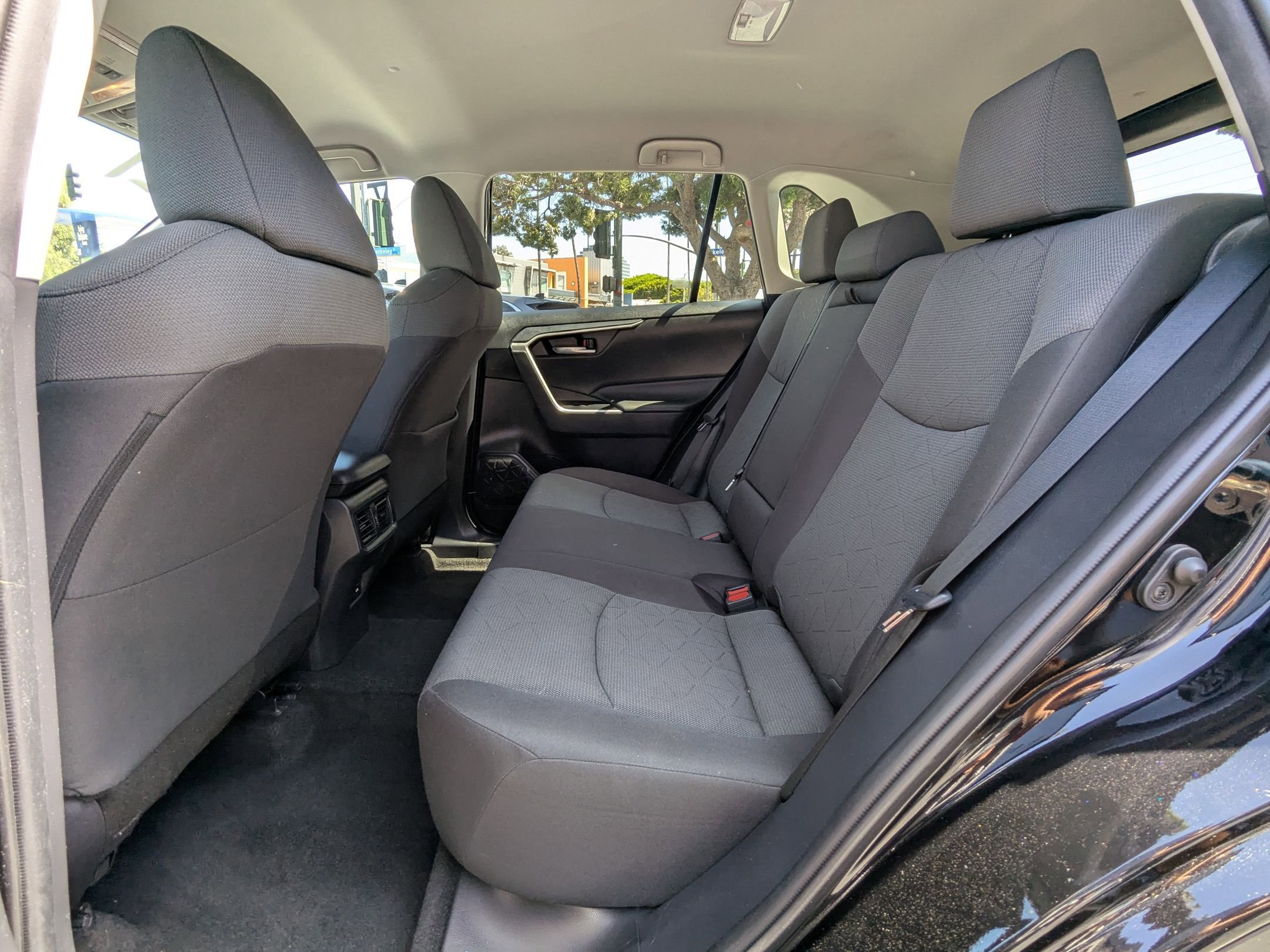 2021 Toyota RAV4 XLE photo 14