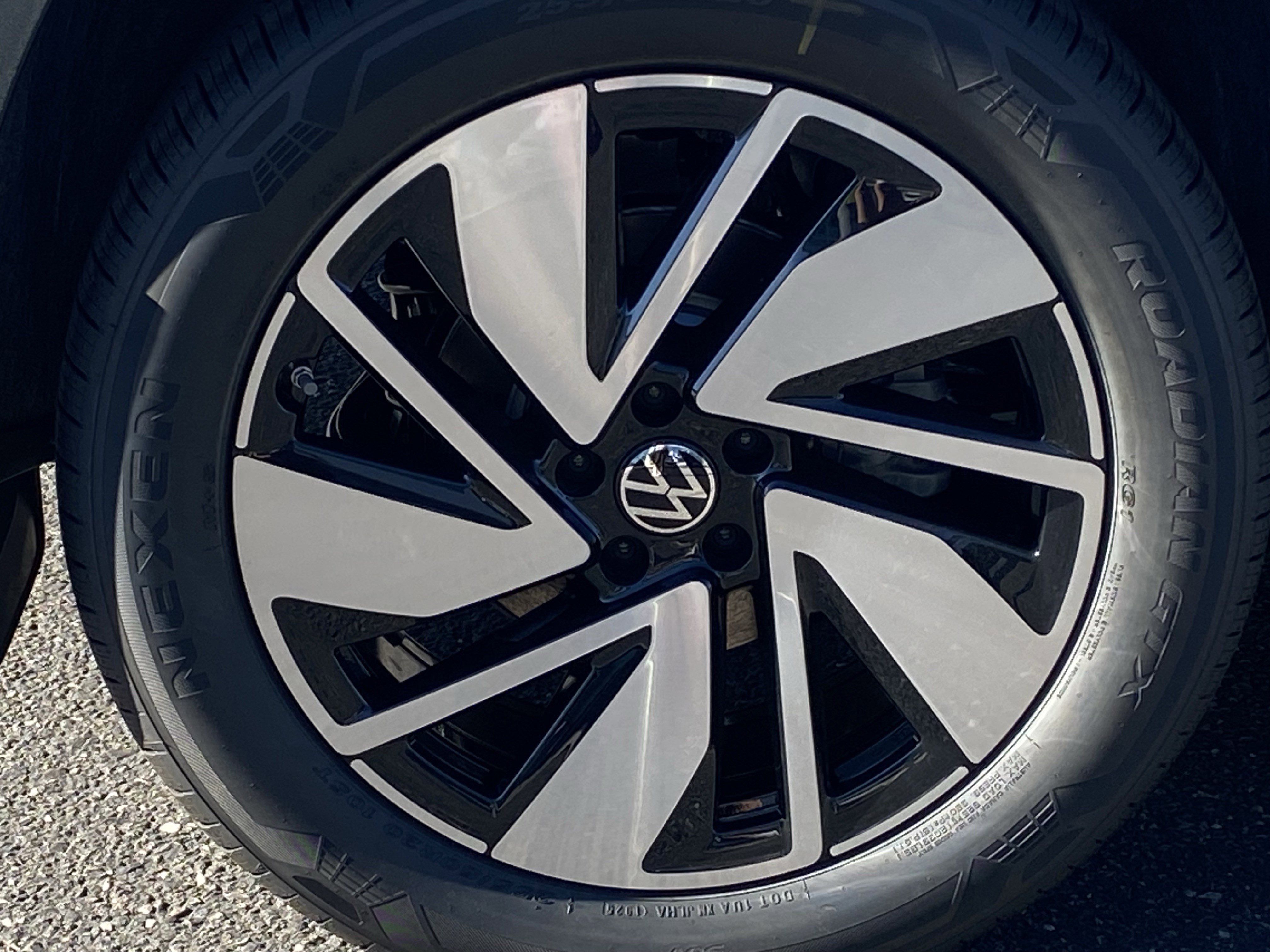 2026 Volkswagen Atlas SE Technology photo 2