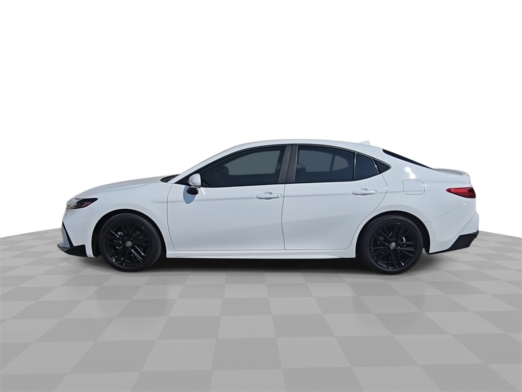 2025 Toyota Camry SE photo 5