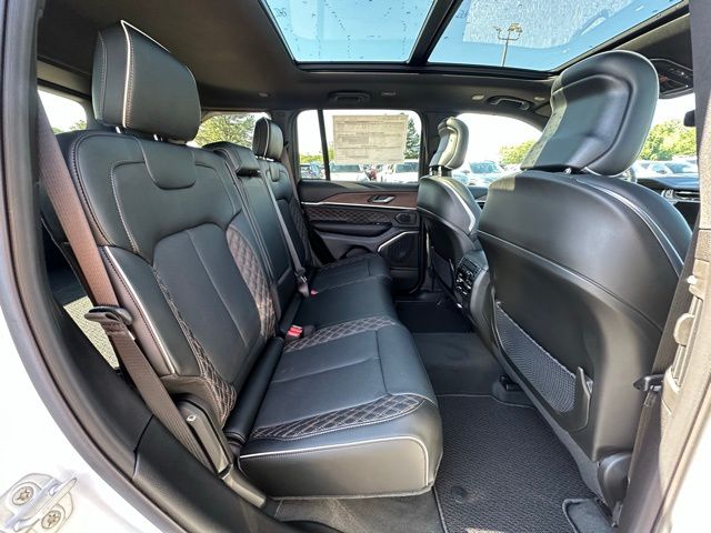 2025 Jeep Grand Cherokee Summit photo 31