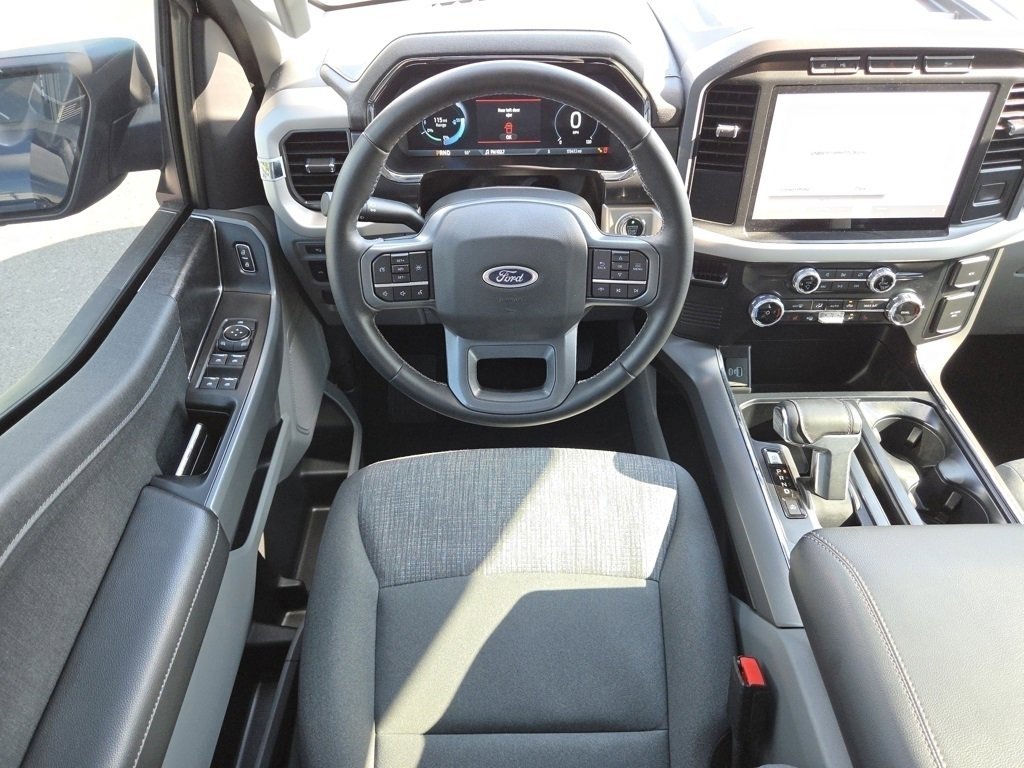 2023 Ford F-150 Lightning XLT photo 4