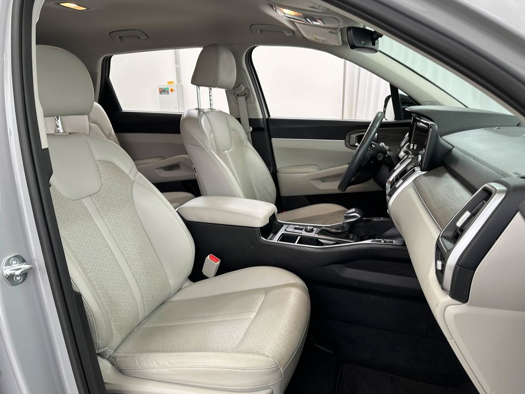 2023 Kia Sorento EX photo 3