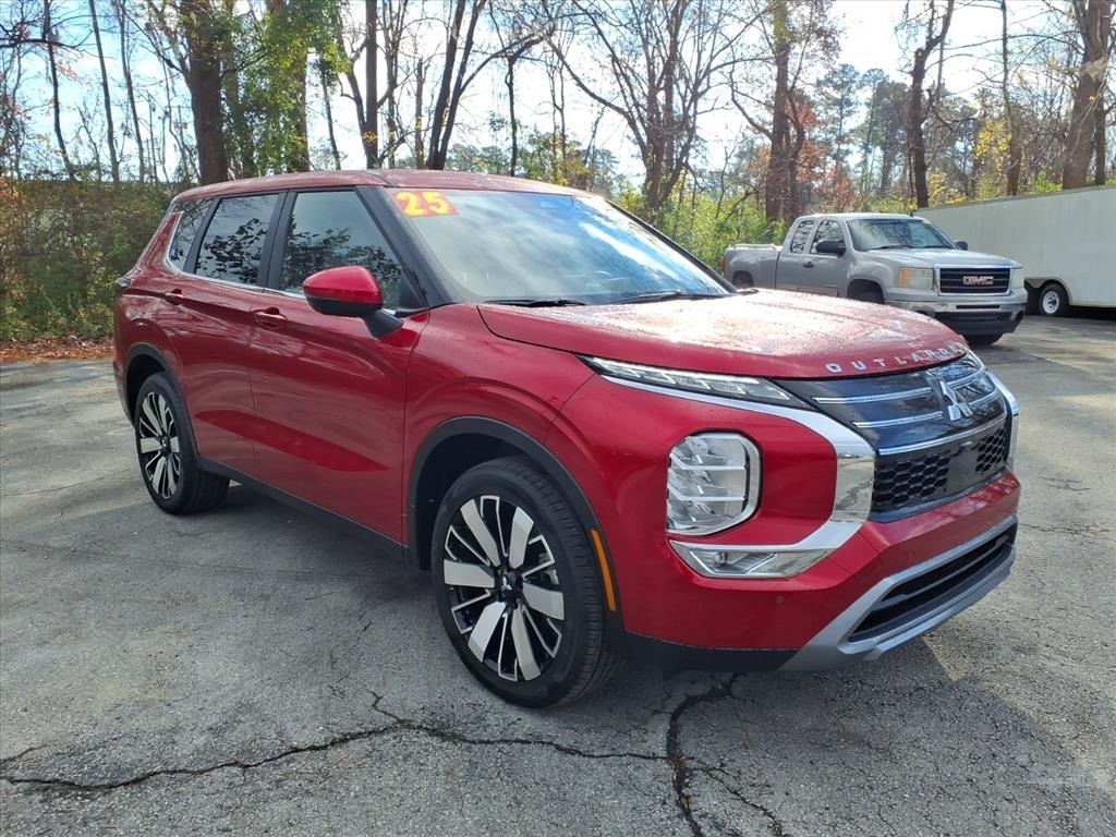 2025 Mitsubishi Outlander SE's photo