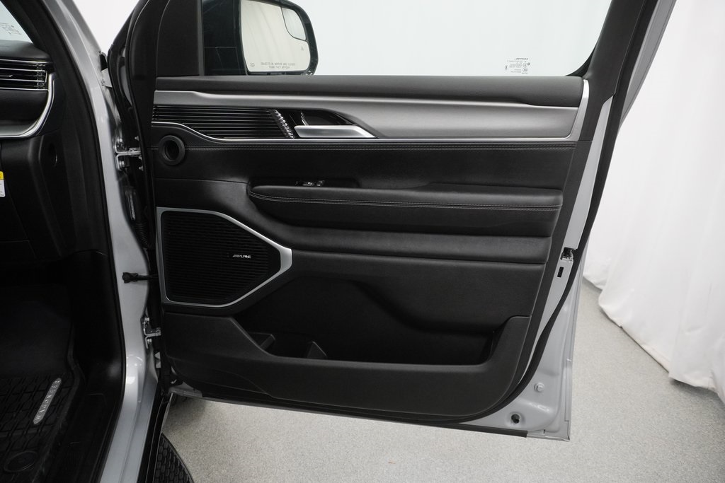 2024 Jeep Wagoneer Series II Carbide photo 36