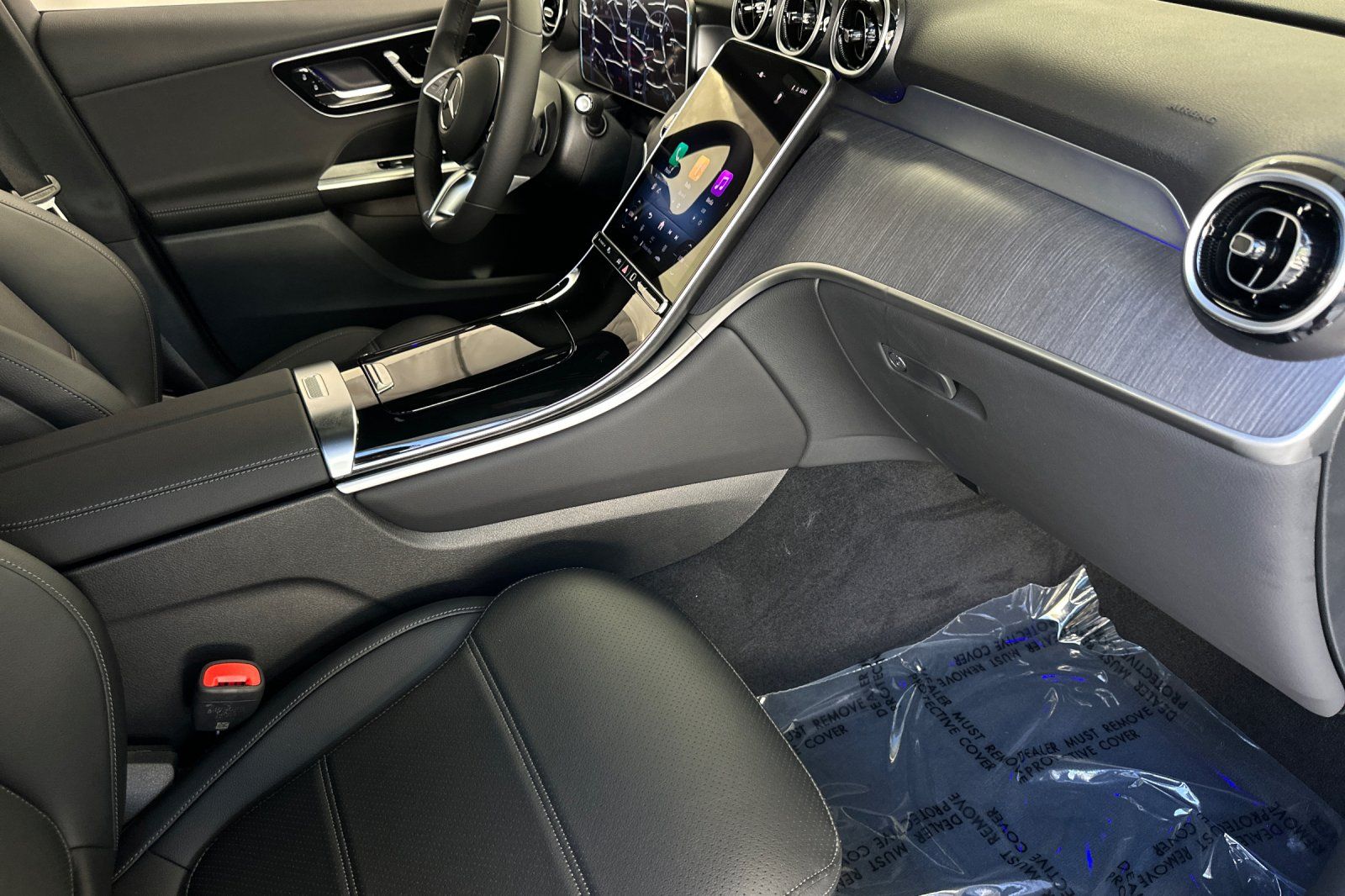 2026 Mercedes Benz GLC 300 photo 13
