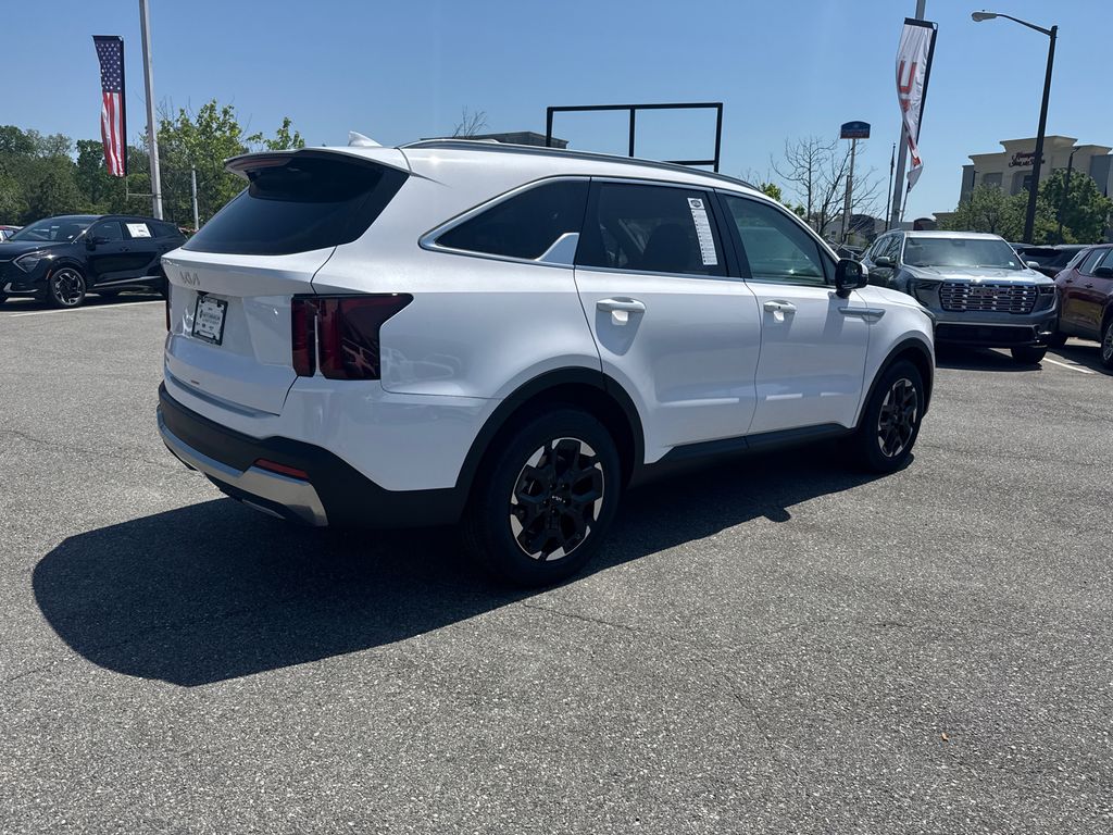 2025 Kia Sorento S photo 3
