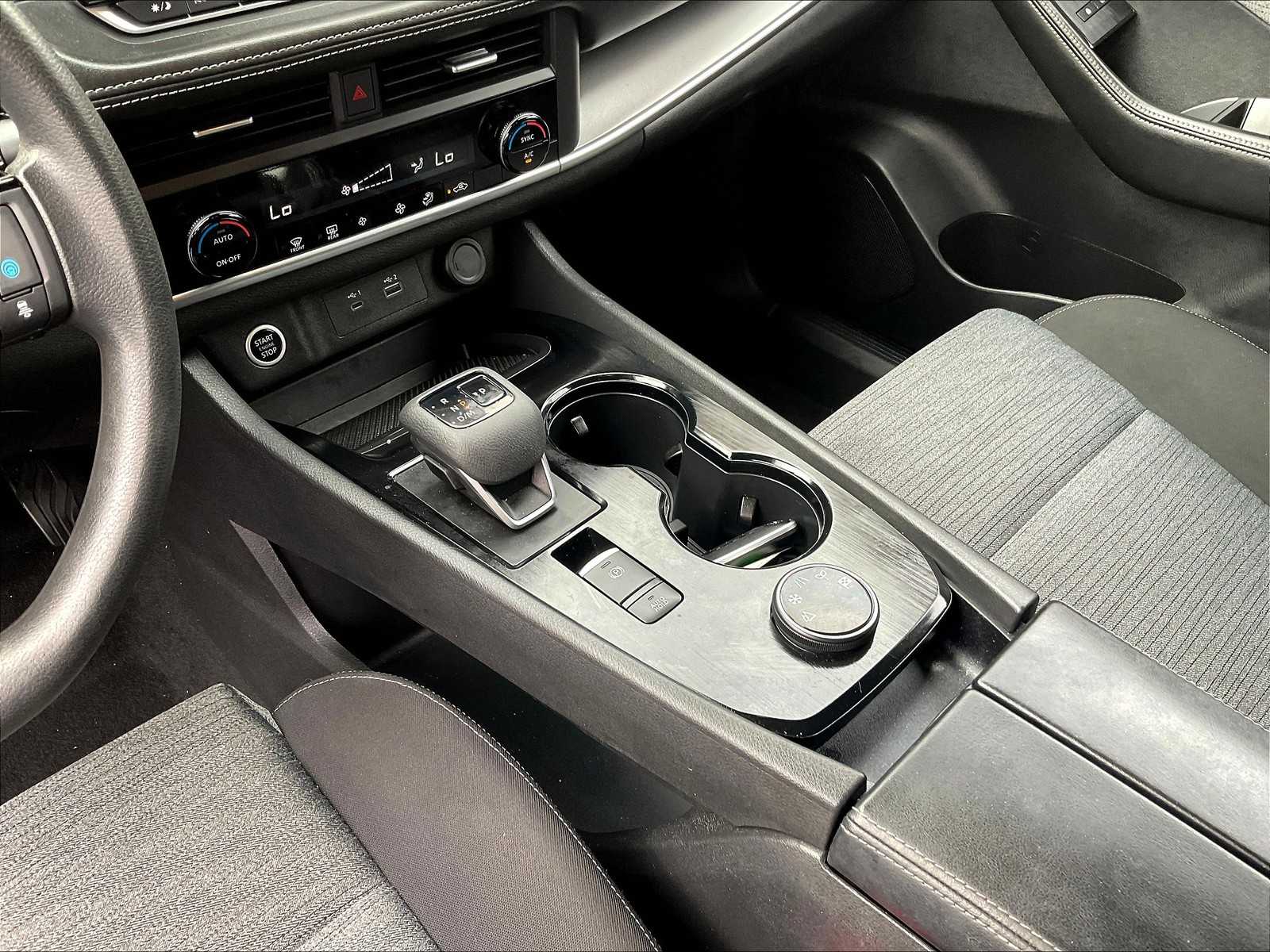 2023 Nissan Rogue SV photo 18
