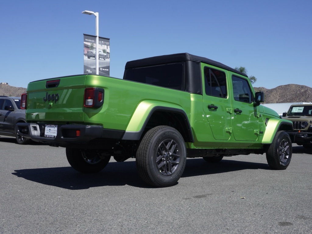 2025 Jeep Gladiator Sport photo 4