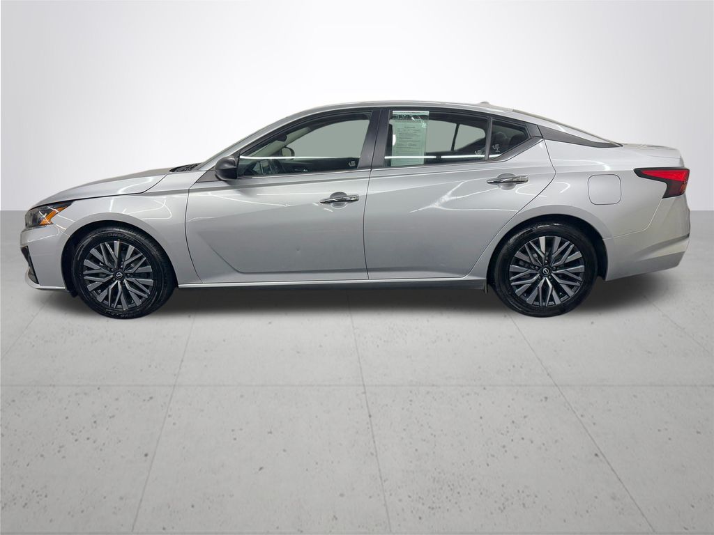 2024 Nissan Altima 2.5 SV photo 2