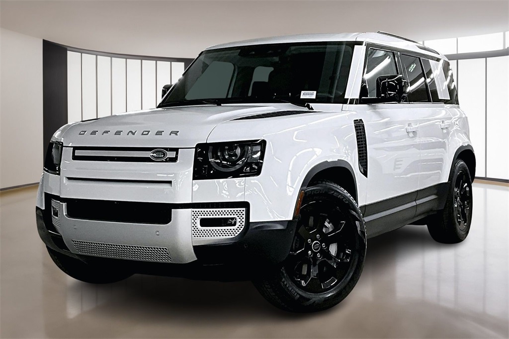 2025 Land Rover Defender S's photo