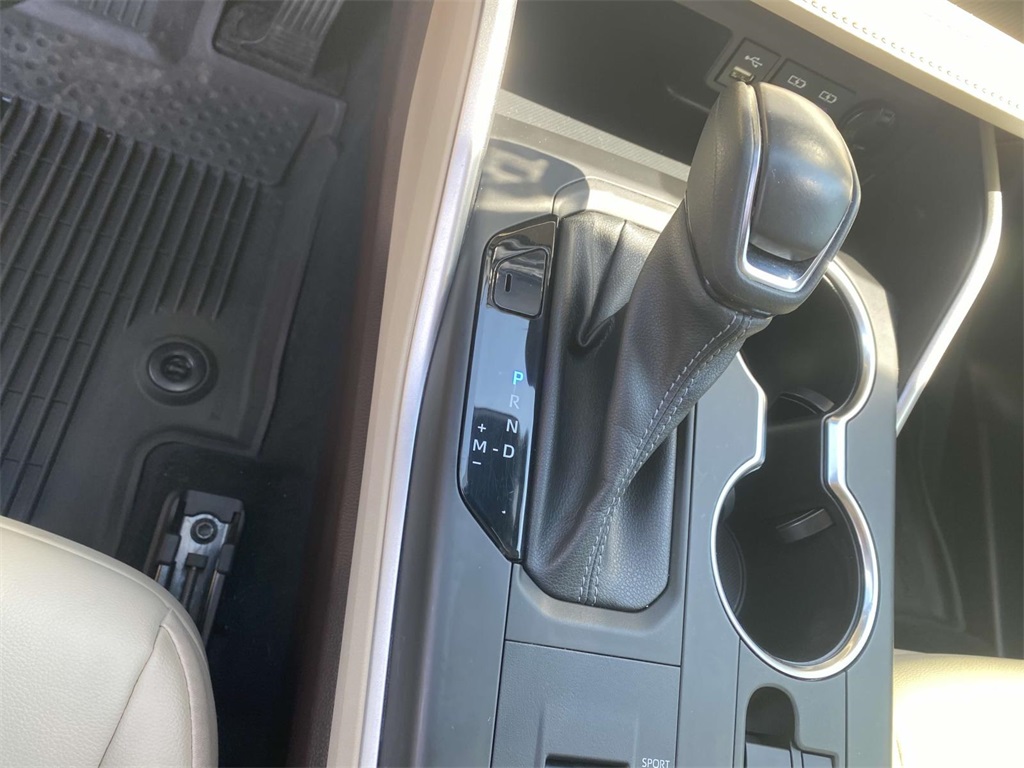 2022 Toyota Highlander XLE photo 21