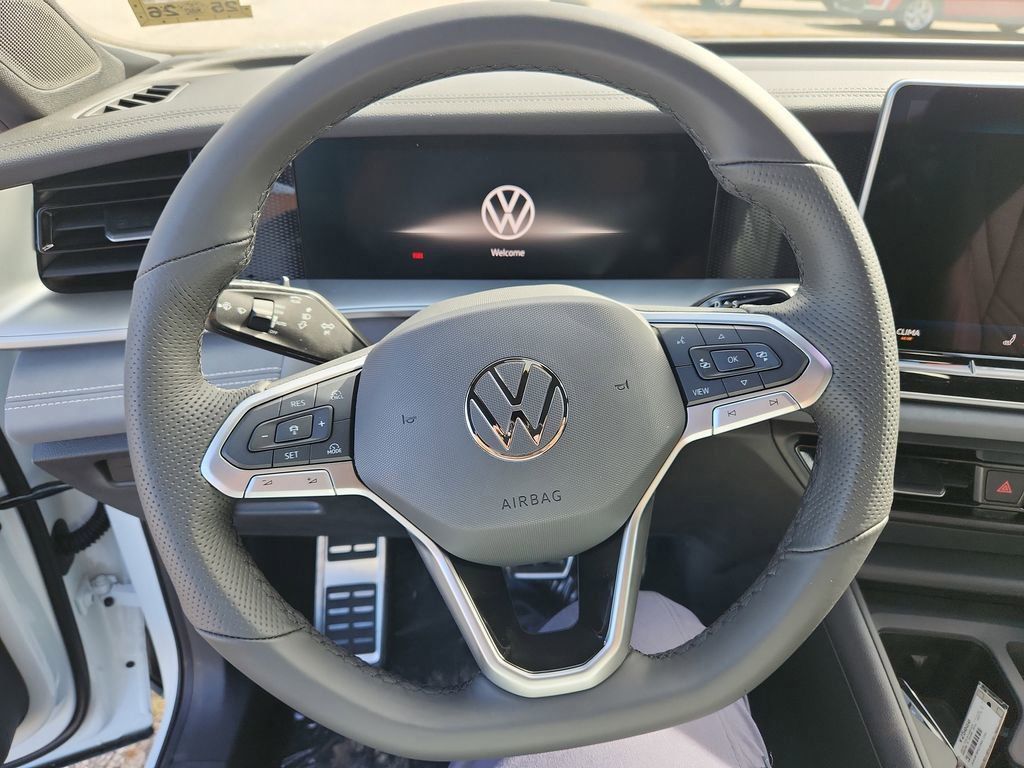 2025 Volkswagen Tiguan SE R-Line Black photo 12