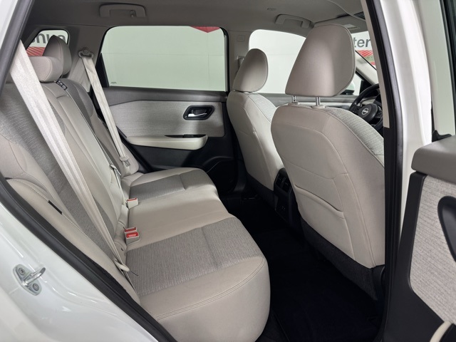 2023 Nissan Rogue SV photo 4