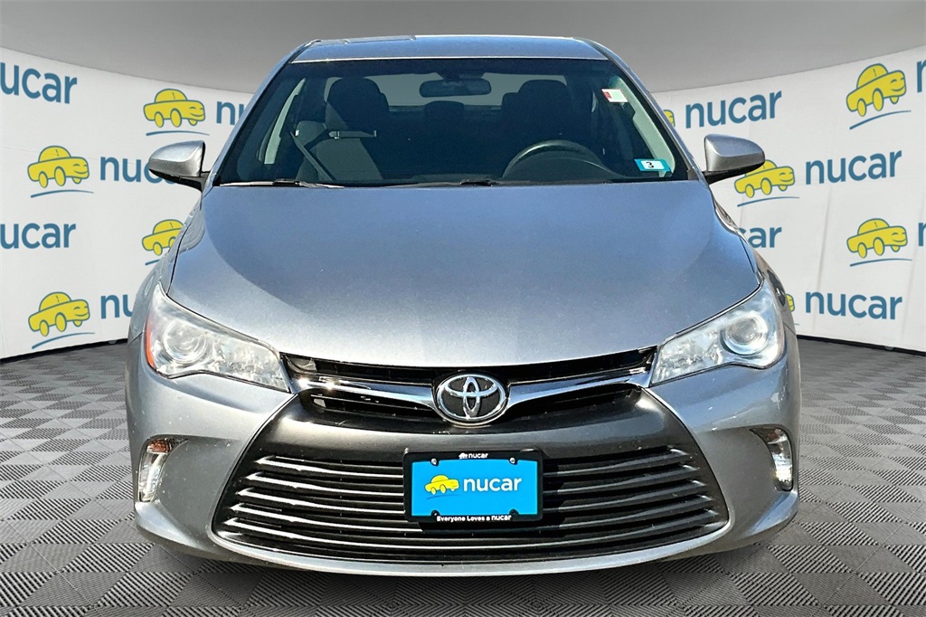 2017 Toyota Camry SE photo 2