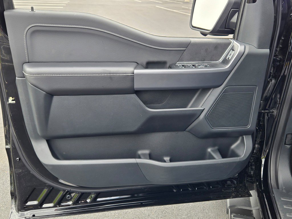 2025 Ford F-150 XLT photo 17
