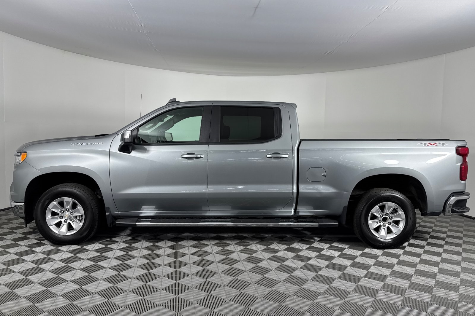 2024 Chevrolet Silverado 1500 LT photo 6