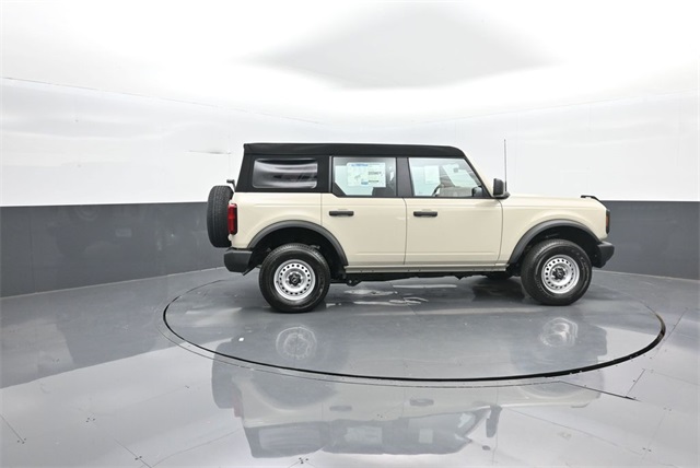 2025 Ford Bronco Base photo 5