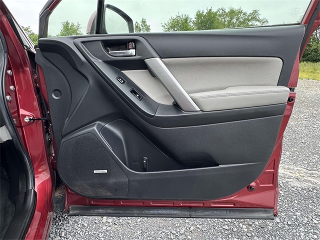 2016 Subaru Forester 2.5i Touring photo 12