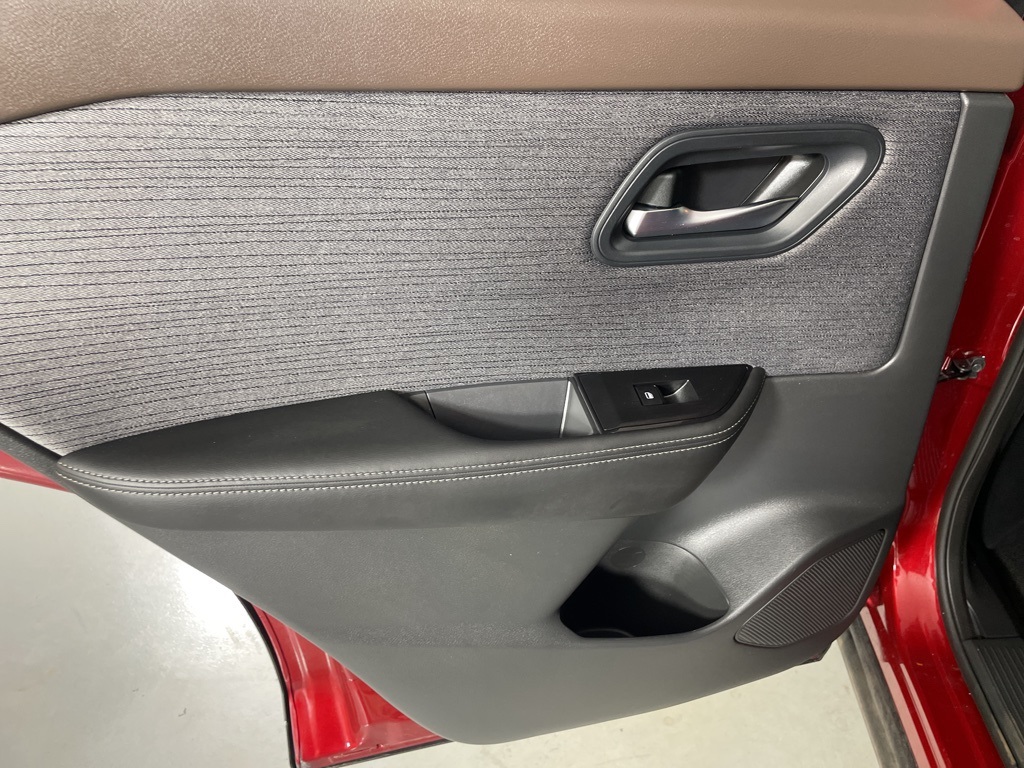 2022 Nissan Rogue SV photo 34