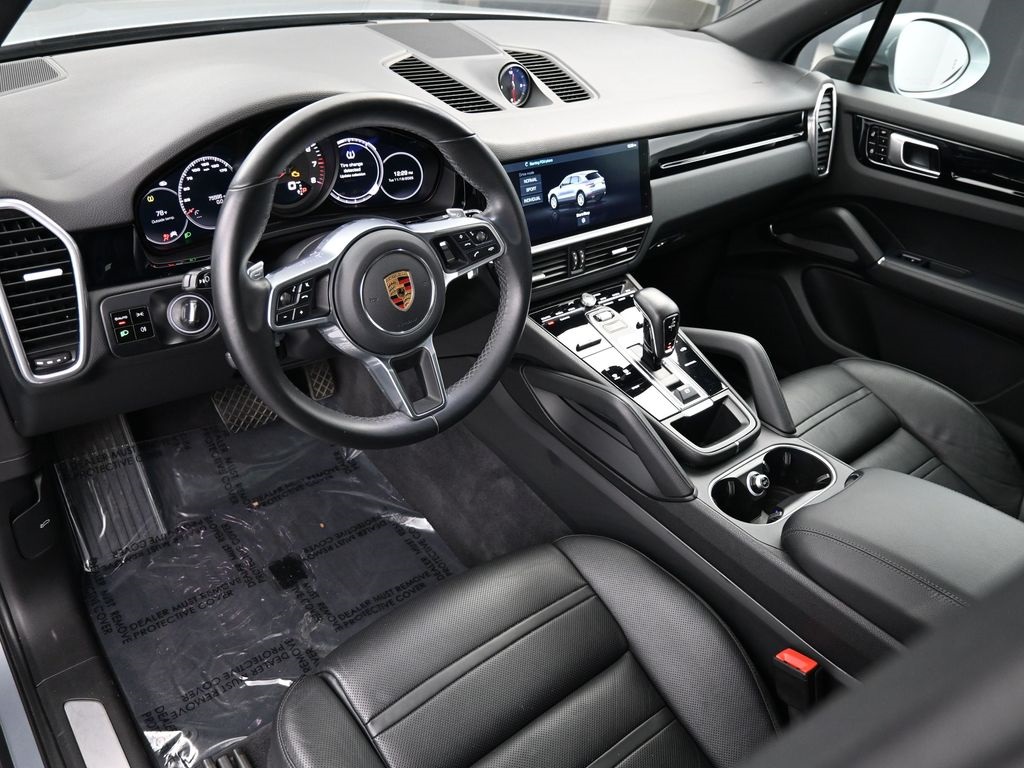 2020 Porsche Cayenne Base photo 2
