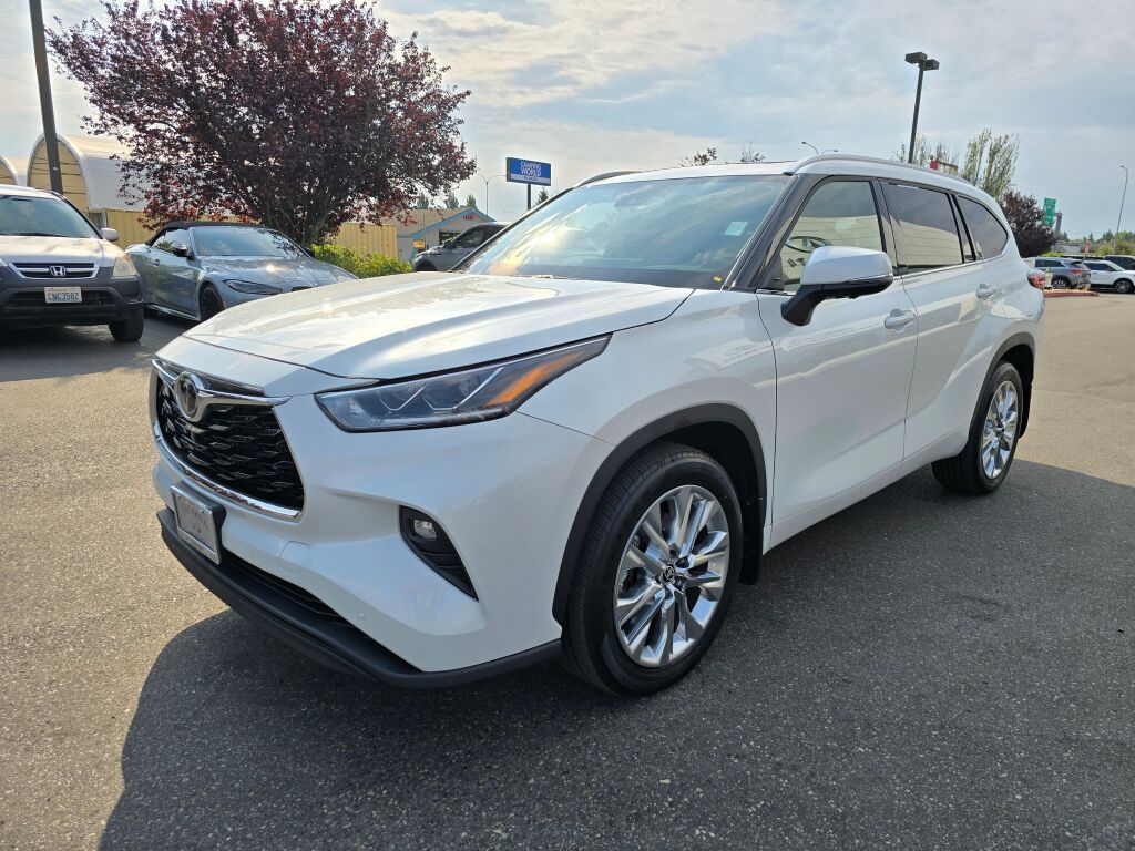2023 Toyota Highlander Limited photo 2
