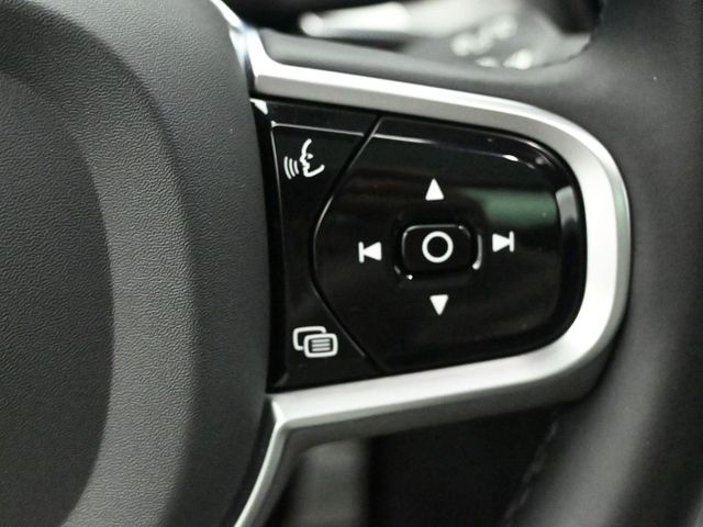 2022 VOLVO XC60 - Image 14