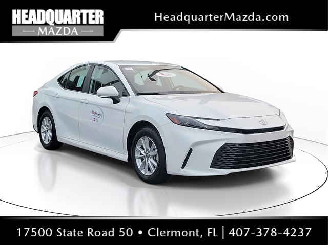 2025 Toyota Camry LE's photo