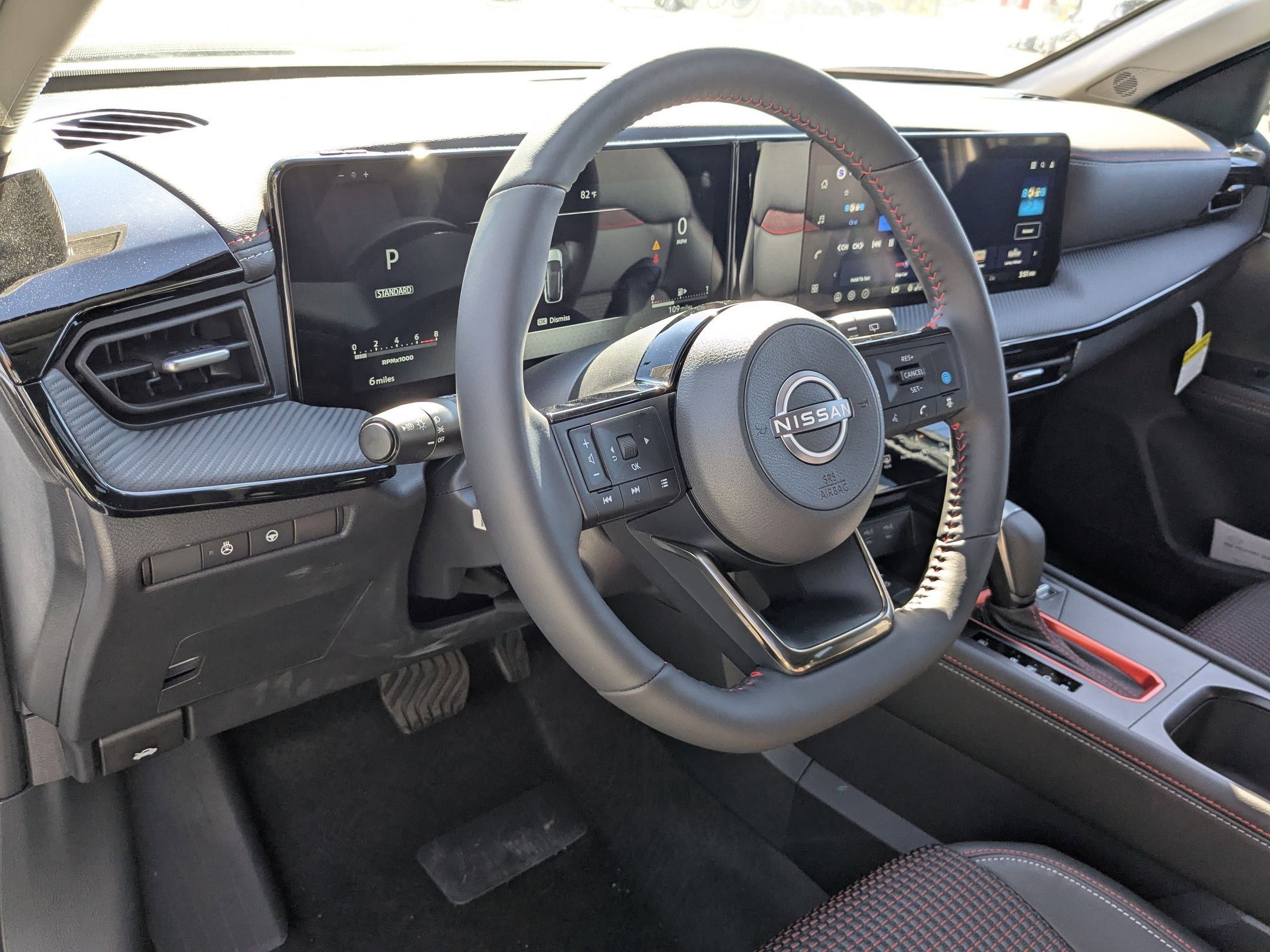 2026 Nissan Kicks SR photo 2