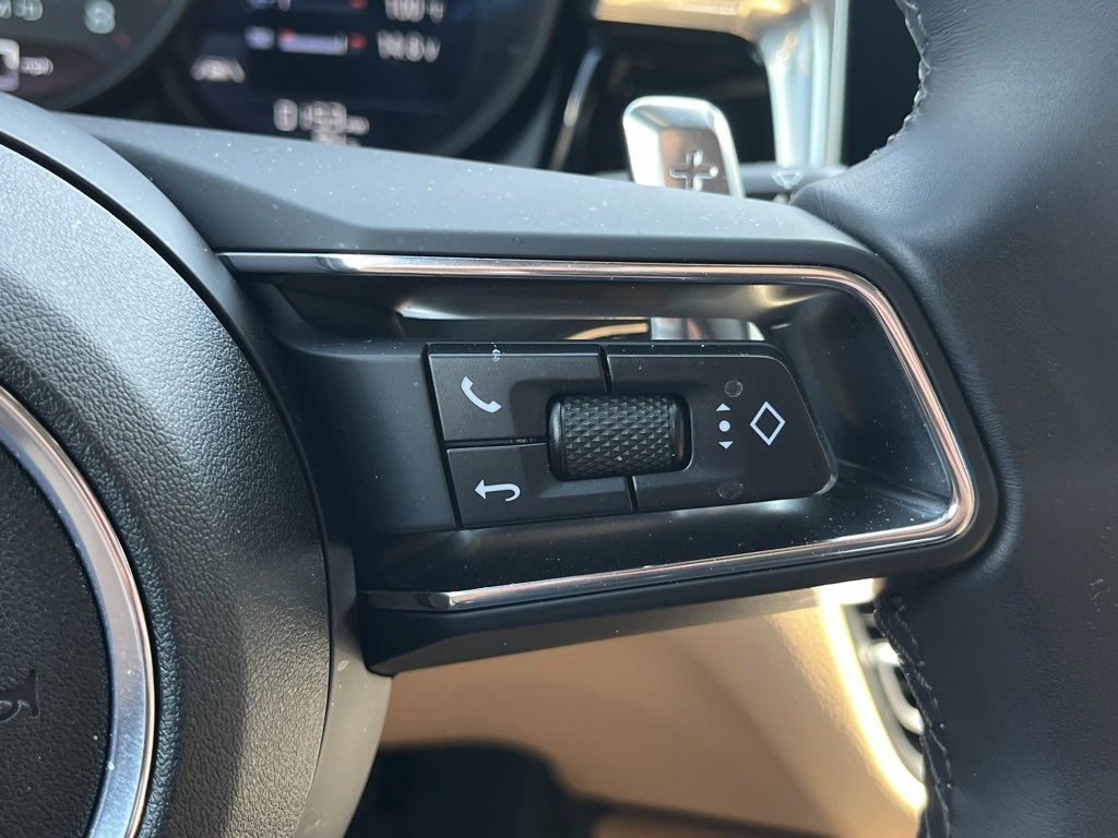 2025 Porsche Macan T photo 16