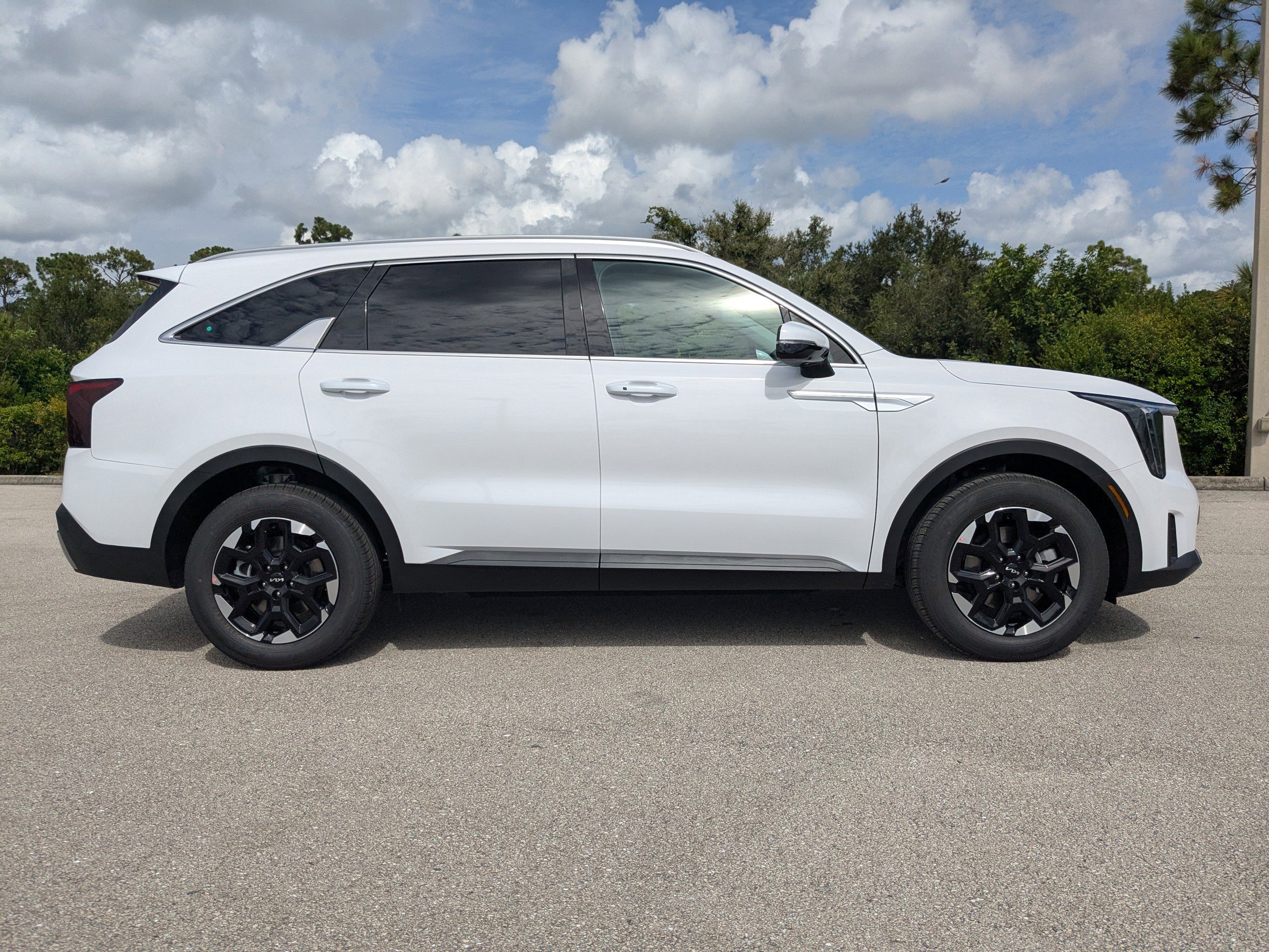 2026 Kia Sorento S photo 4