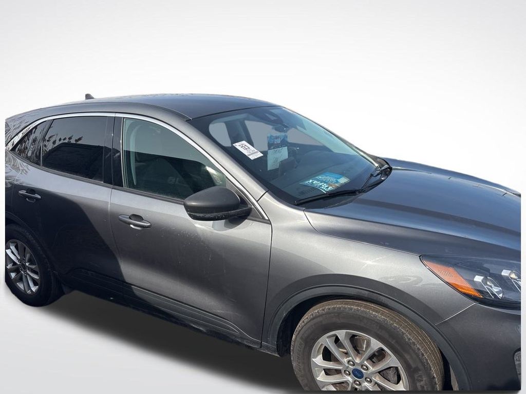 Used 2022 Ford Escape SE with VIN 1FMCU0G64NUB54654 for sale in Shelby, OH