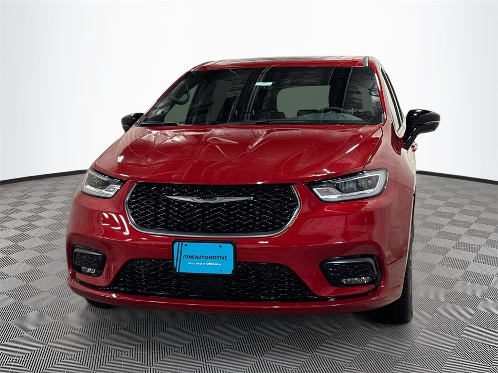 2026 Chrysler Pacifica Select's photo