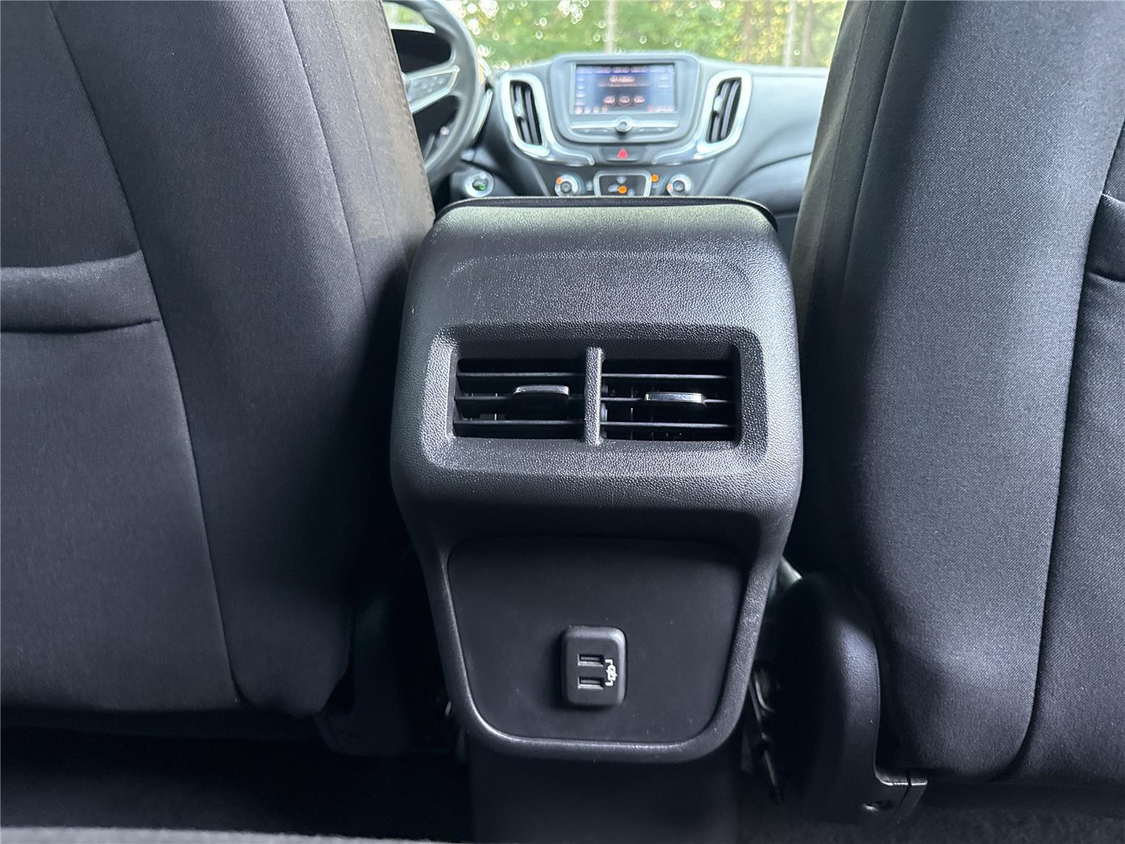 2020 Chevrolet Equinox LT photo 23