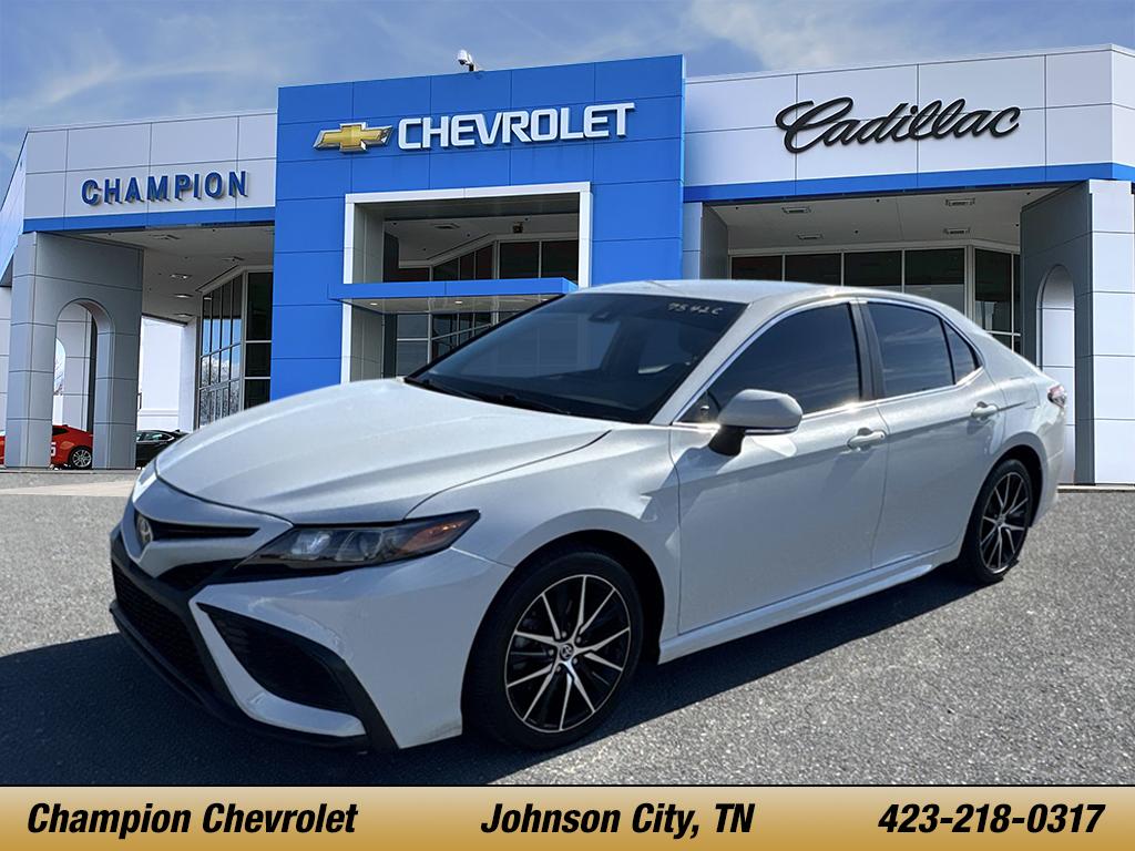 2022 Toyota Camry SE's photo