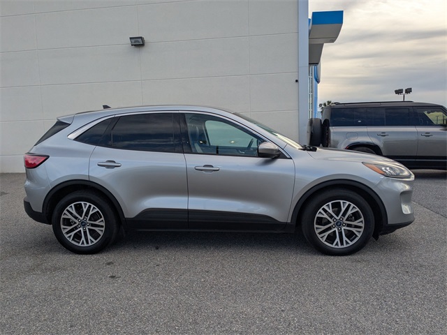 2022 Ford Escape SEL photo 2