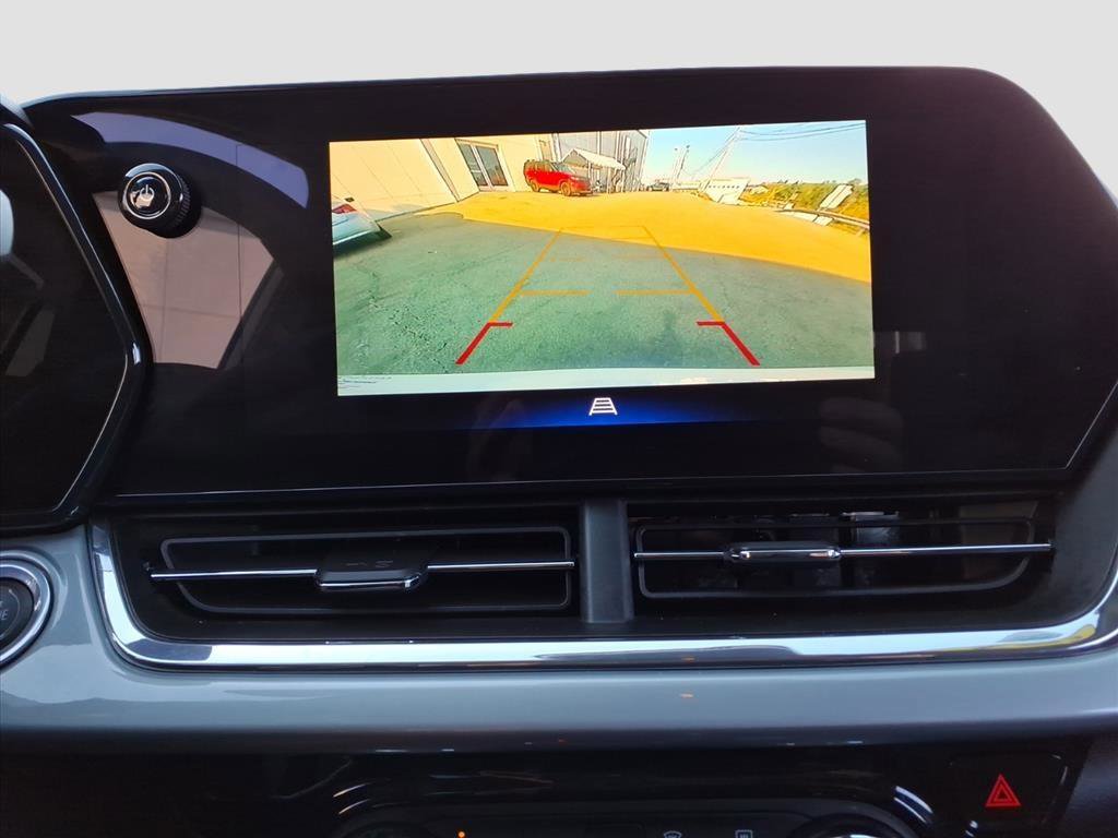 2025 Chevrolet Trax LT photo 17