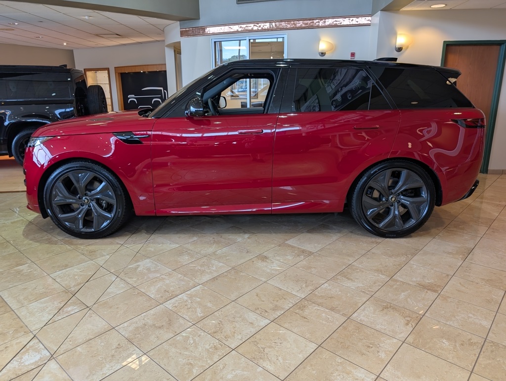 2025 Land Rover Range Rover Sport SE photo 3
