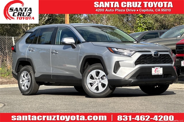 2025 Toyota RAV4 LE's photo