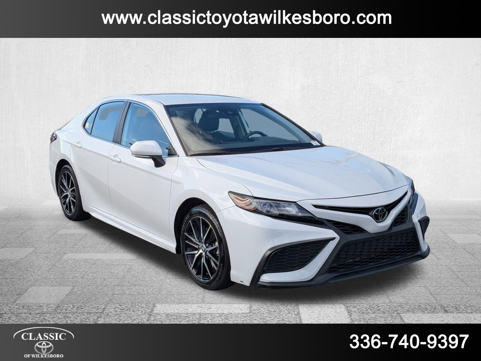 2023 Toyota Camry SE photo 3